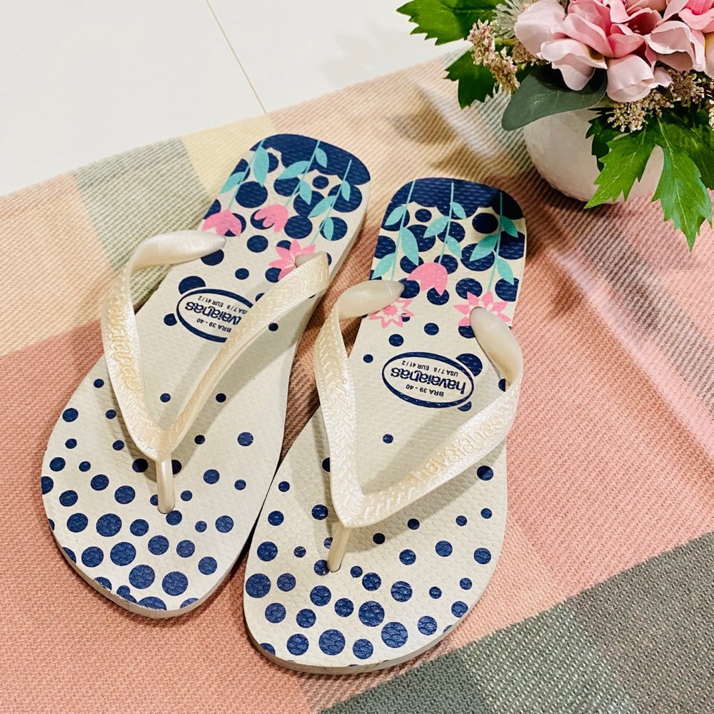 🎉HP🎉🌷Havaianas Iridescent White Flip Flops
